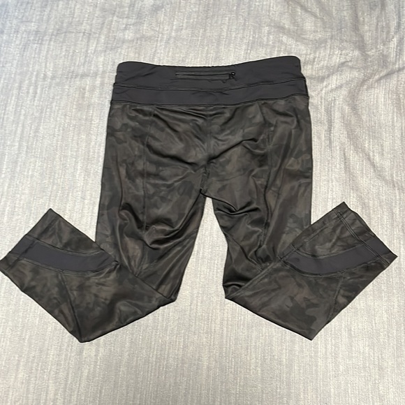 Lululemon • Inspire Crop Legging Savasana Camo - Picture 2 of 6